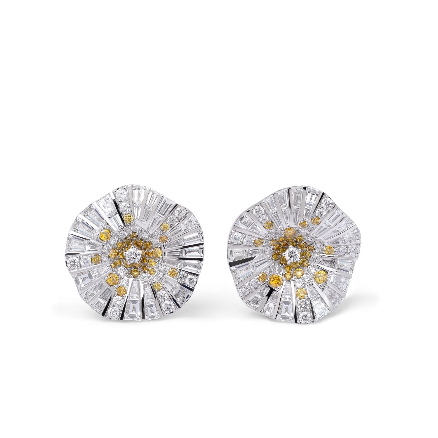 kleine Ohrringe mit gelben Diamanten
